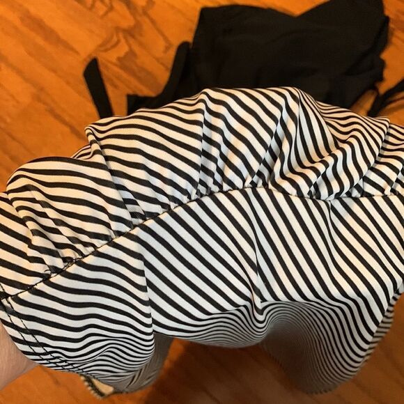 Size XXL black ruffle bikini top & high waist bottom with side ruching - Picture 10 of 10